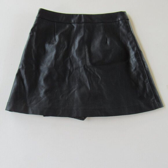Blue Rain Francesca's Black Pleated Faux Leather Mini Skirt w/ Built In Shorts - Picture 2 of 8